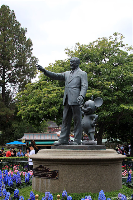 Walt Disney and Mickey, Disneyland 