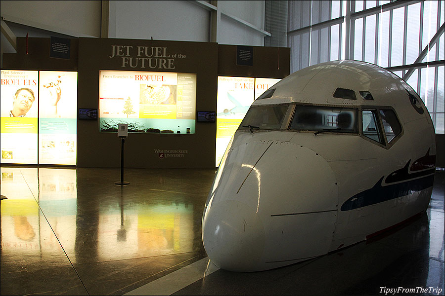 Cockpit exhibit at Future of Flight Aviation Center