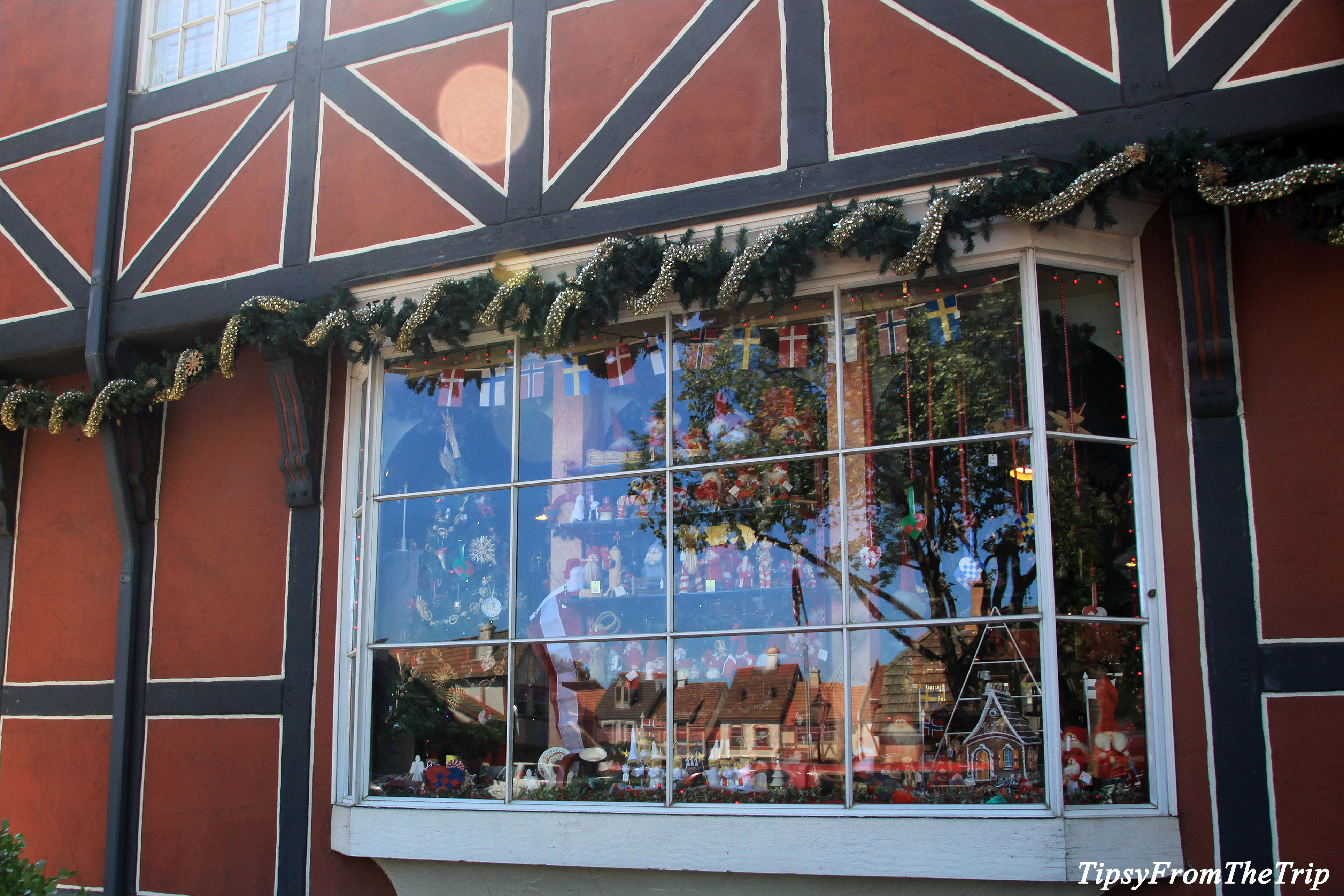 Jule Hus: all year round Christmas Store in Solvang
