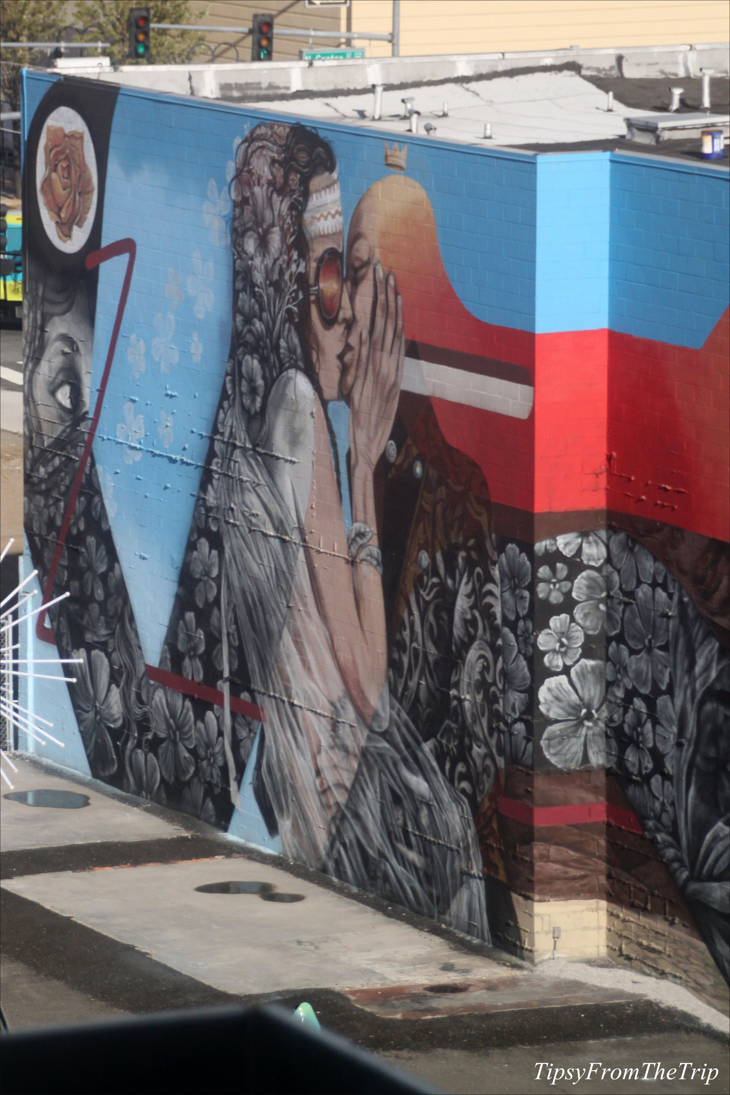 The kissing couple, Daydream mural in Reno