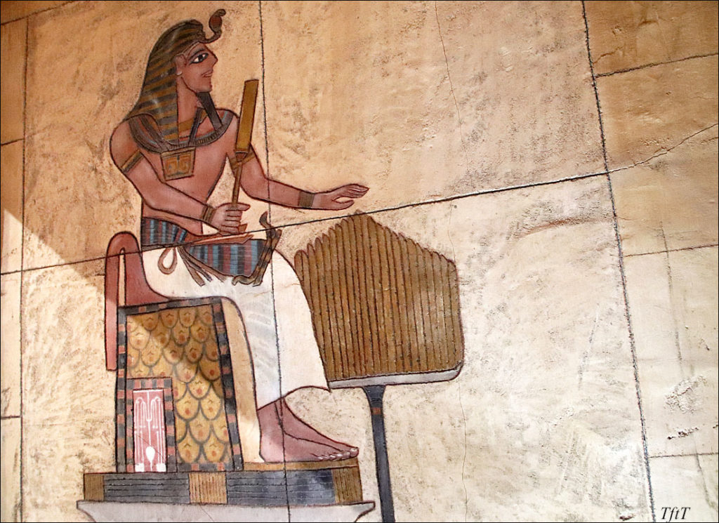Luxor murals: Egyptian artwork 