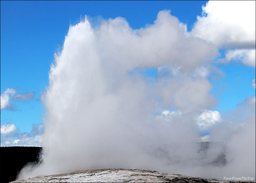 Old Faithful Geyser, Yellowstone National park 