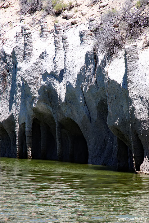 Rock formations in Crowley Lake 